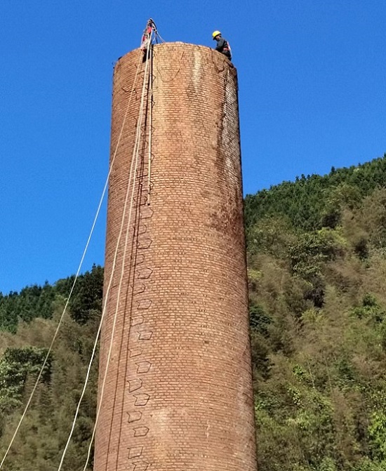 烟囱拆除公司展现高超技艺,为城市环境焕新颜